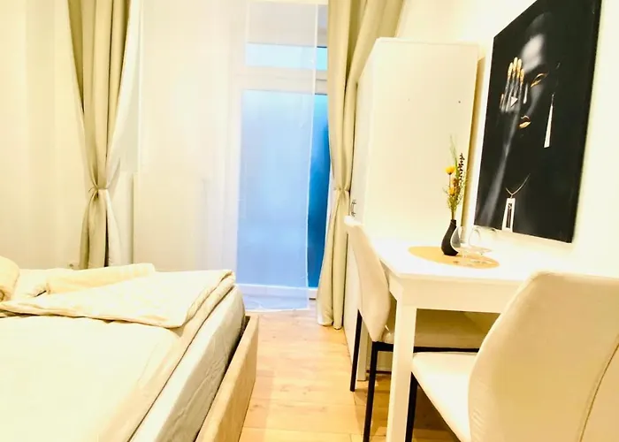 Lovely 4-br Retreat Ottakring With Stunning Apartamento *