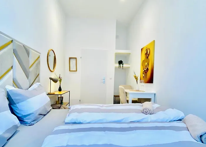 Lovely 4-br Retreat Ottakring With Stunning Apartamento *