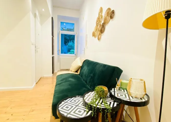 Lovely 4-br Retreat Ottakring With Stunning Apartamento Viena
